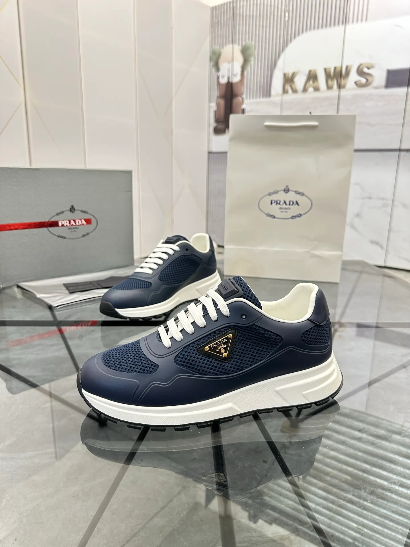 Men's shoes for sale 💰: 💰P600¥ High-end top quality Product trademark: Prada *"Prada*" low-top casual shoes Regular size: 38-45 (can be customized to 46) Product materials: Upper imported glue splicing original material, breathable lining, cowhide foot pads, original outsole. Number: 832